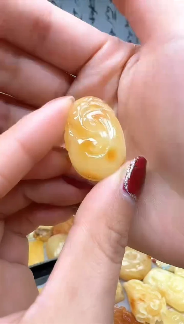 【闪购商品】琥珀裸石未镶嵌配饰