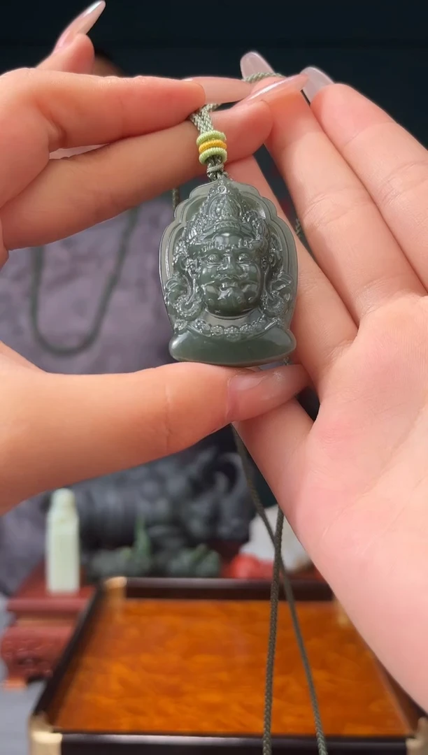 和田玉未镶嵌颈饰吊坠