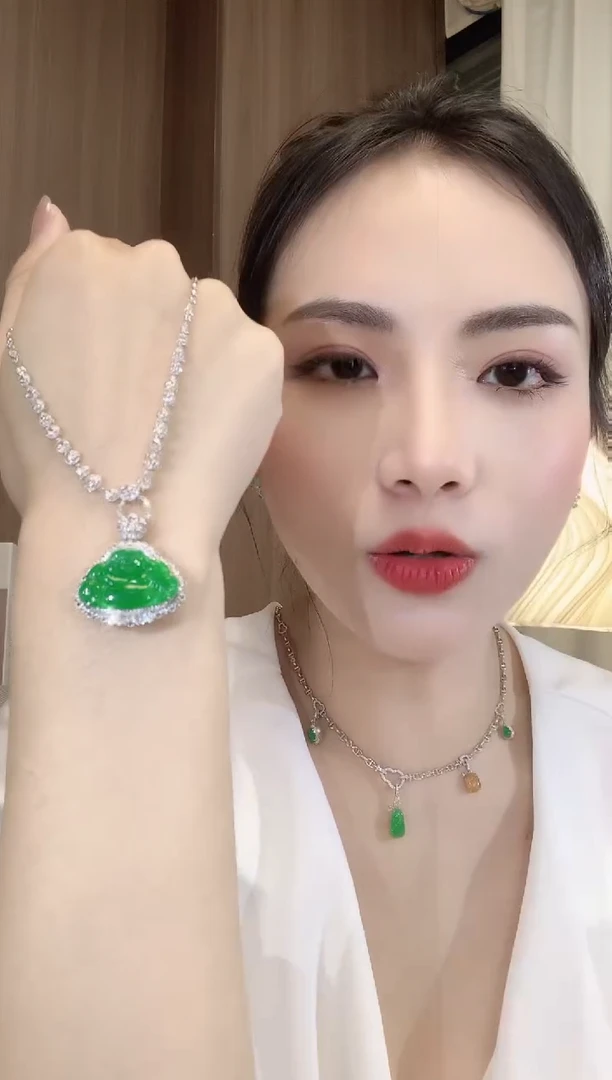 翡翠18K金镶嵌吊坠(不含链)C33