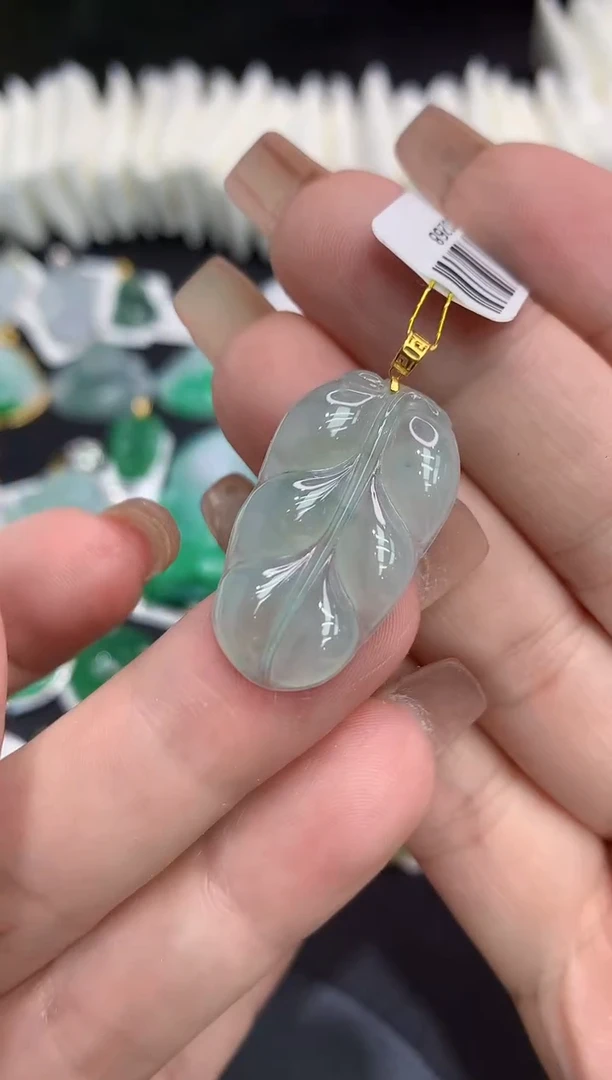 吊坠(不含链)18K金镶嵌翡翠111