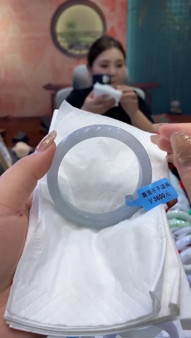 【闪购商品】翡翠手镯未镶嵌多人004204