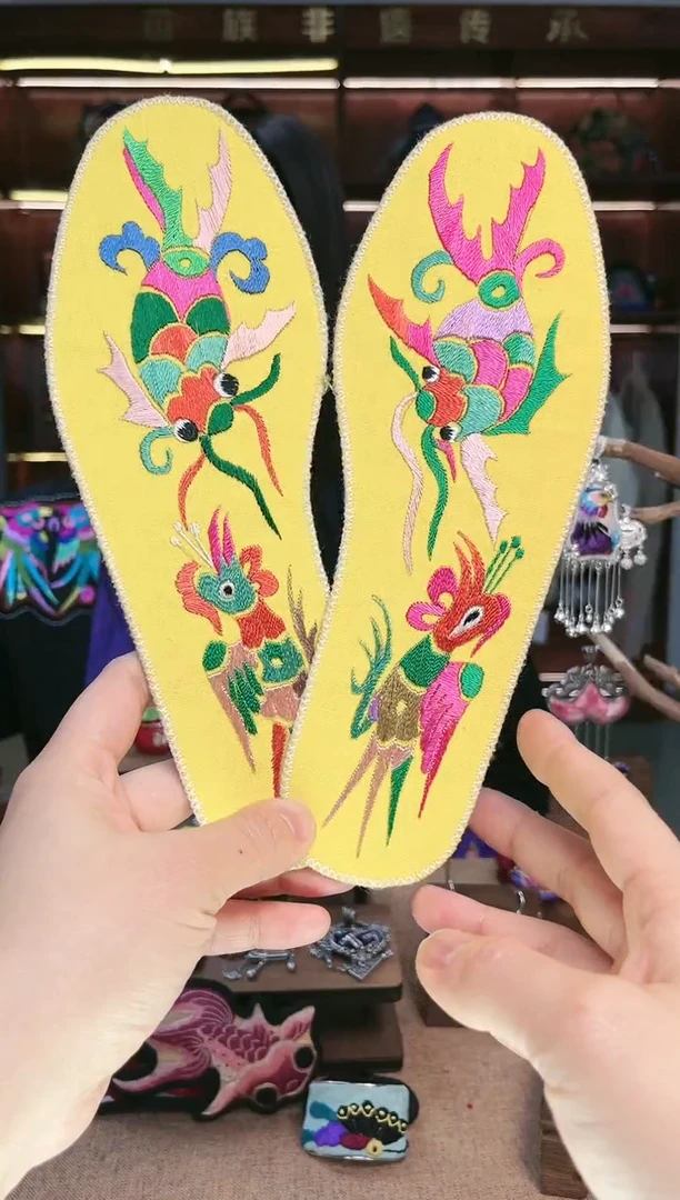 【闪购商品】织绣A14黔东南苗族刺绣 37码