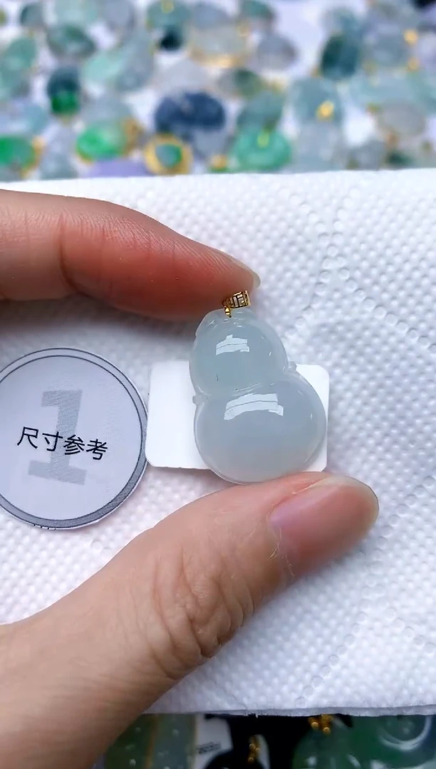 颈饰18K金镶嵌翡翠天然A货翡翠