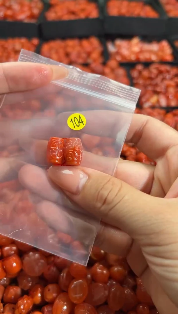南红玛瑙未镶嵌颈饰1