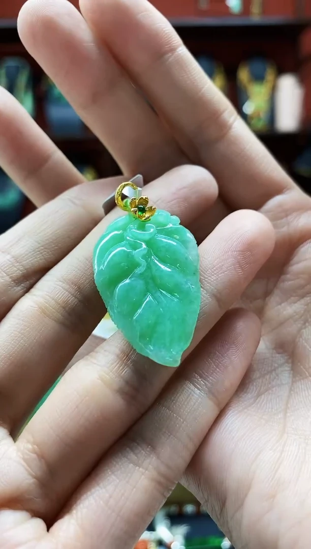 颈饰未镶嵌翡翠吊坠