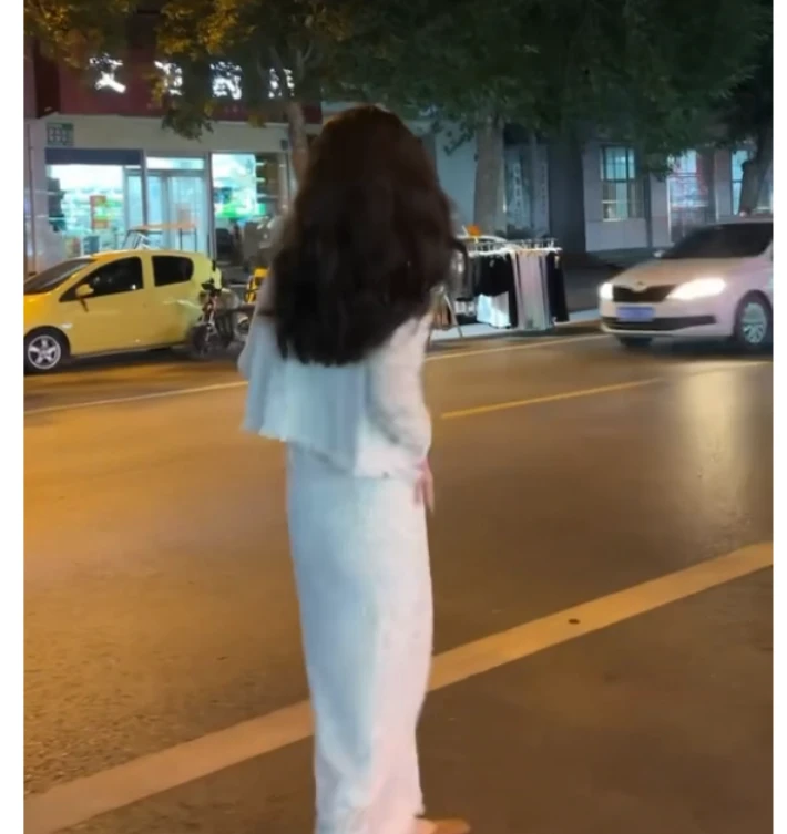 2025夏季时尚潮流百搭精品女装YISQ0