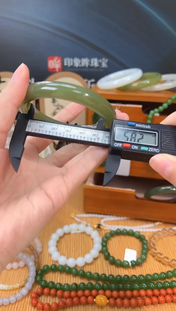 未镶嵌手镯和田玉cg