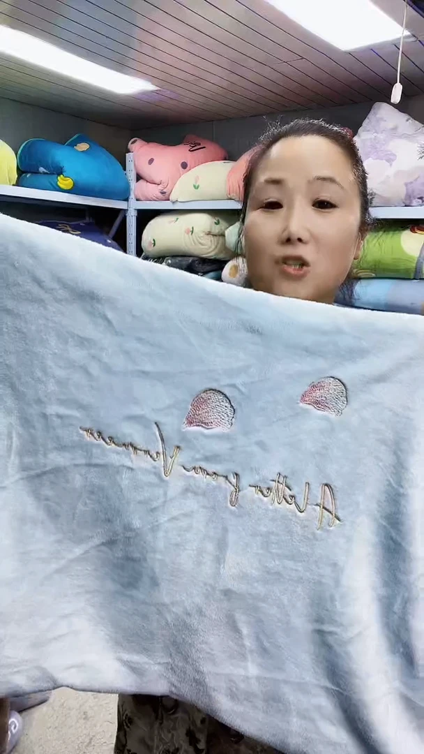 牛奶绒枕套一对。