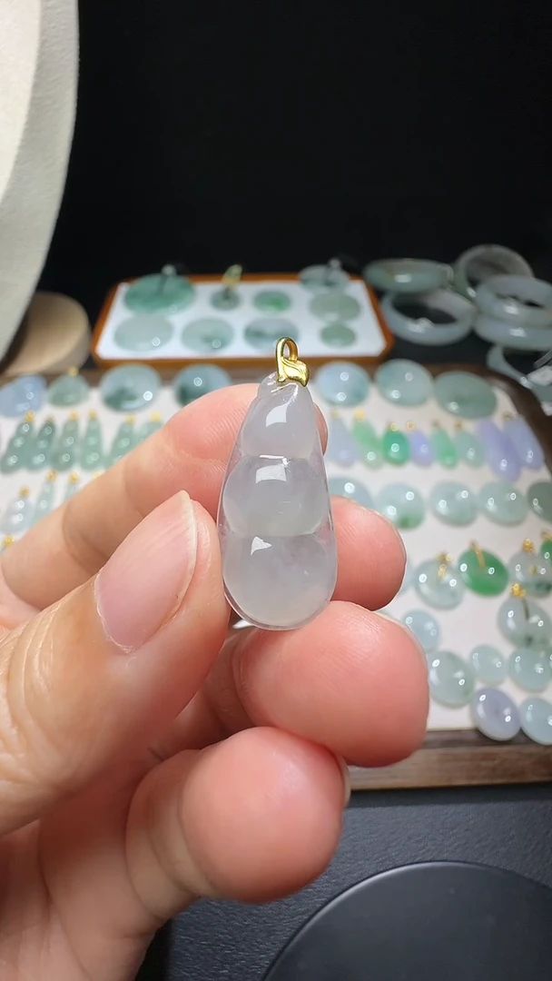 吊坠(不含链)18K金镶嵌翡翠冰胶福豆尺寸24.2*11*4.9mm