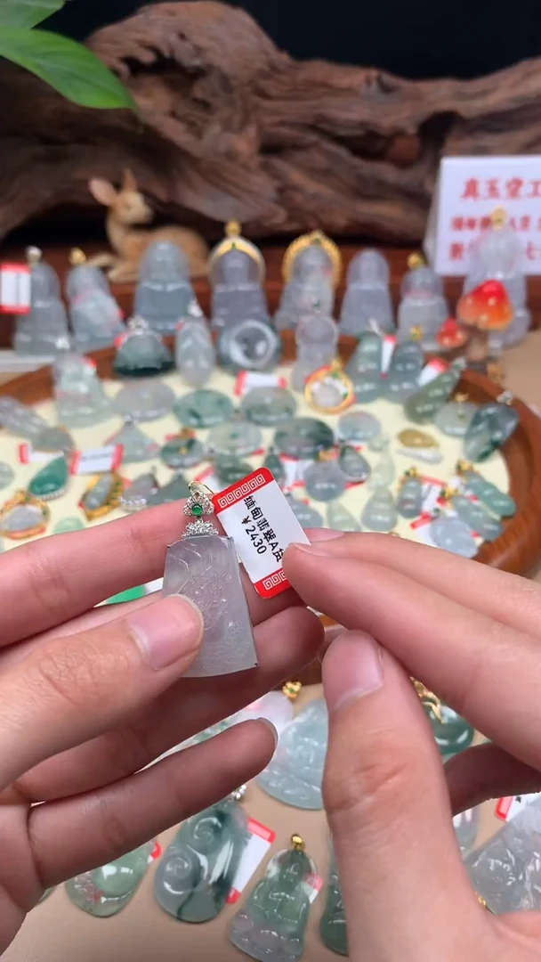 【闪购商品】翡翠颈饰18K金镶嵌龙牌