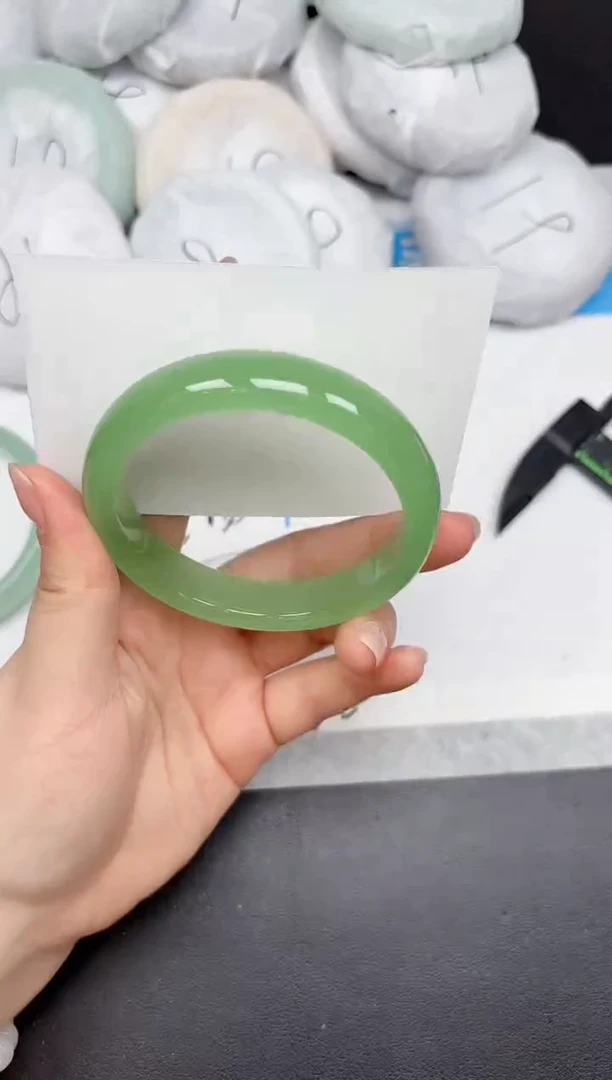 未镶嵌手镯石英质玉285/60.4