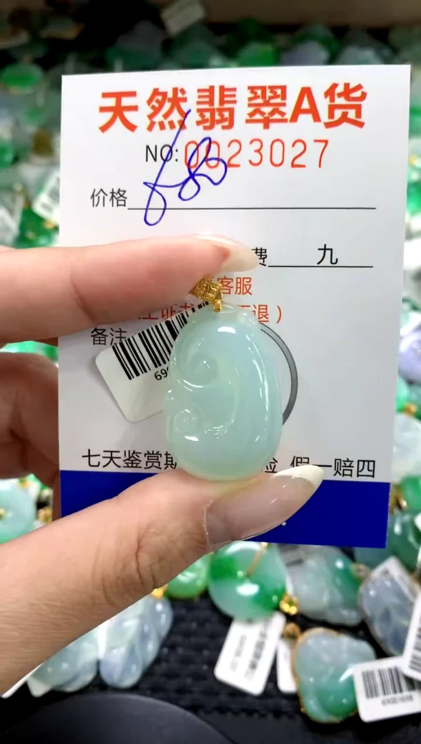 翡翠18K金镶嵌颈饰1111111111111111