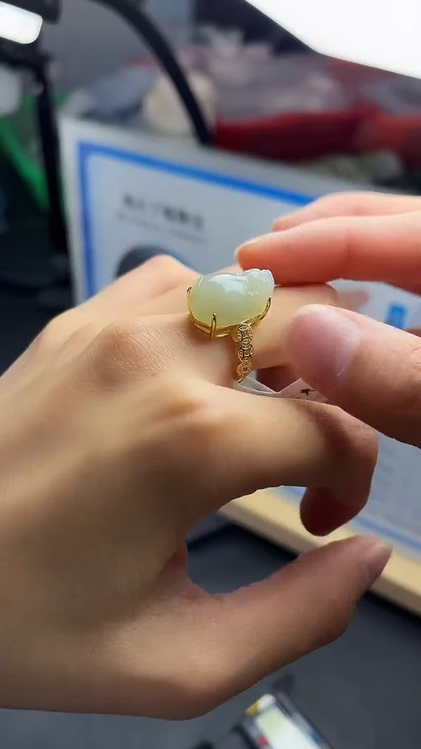 银S925镶嵌戒指和田玉貔貅戒指