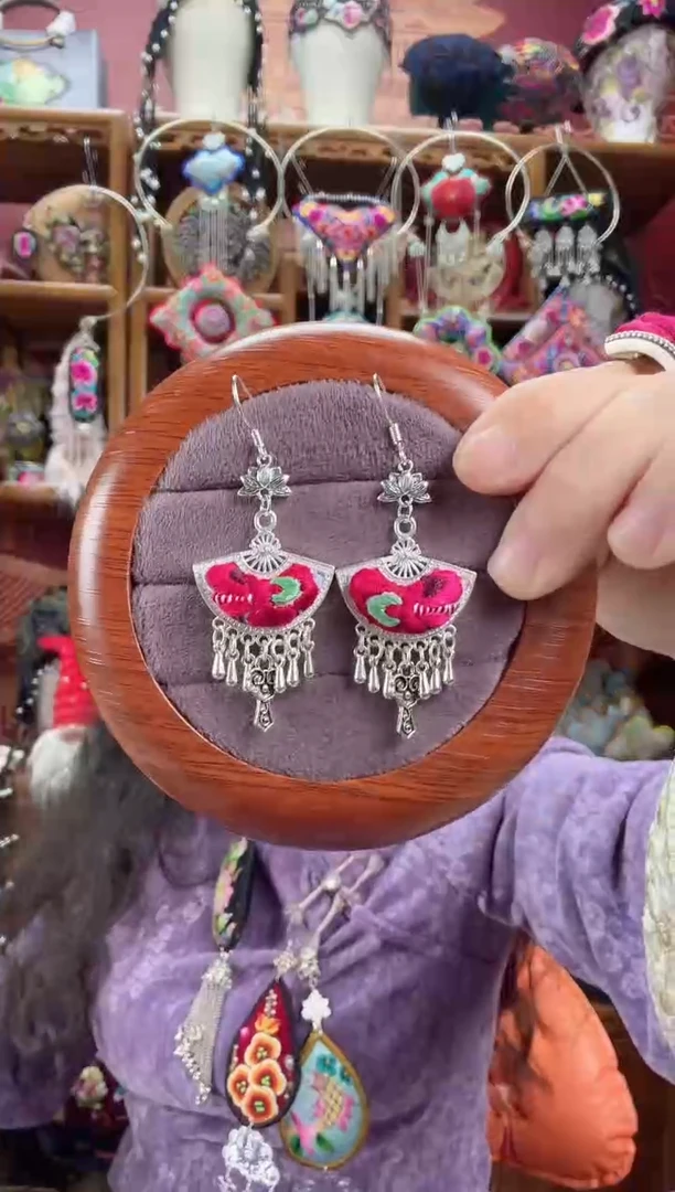 刺绣耳环66甜甜家