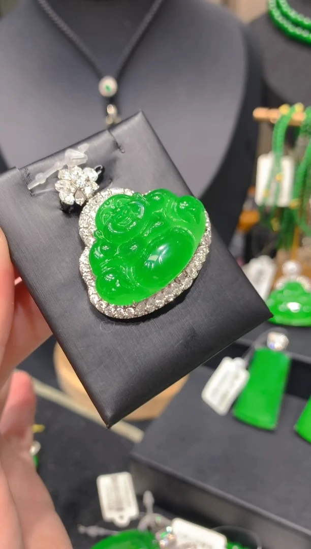 颈饰18K金镶嵌翡翠28一季