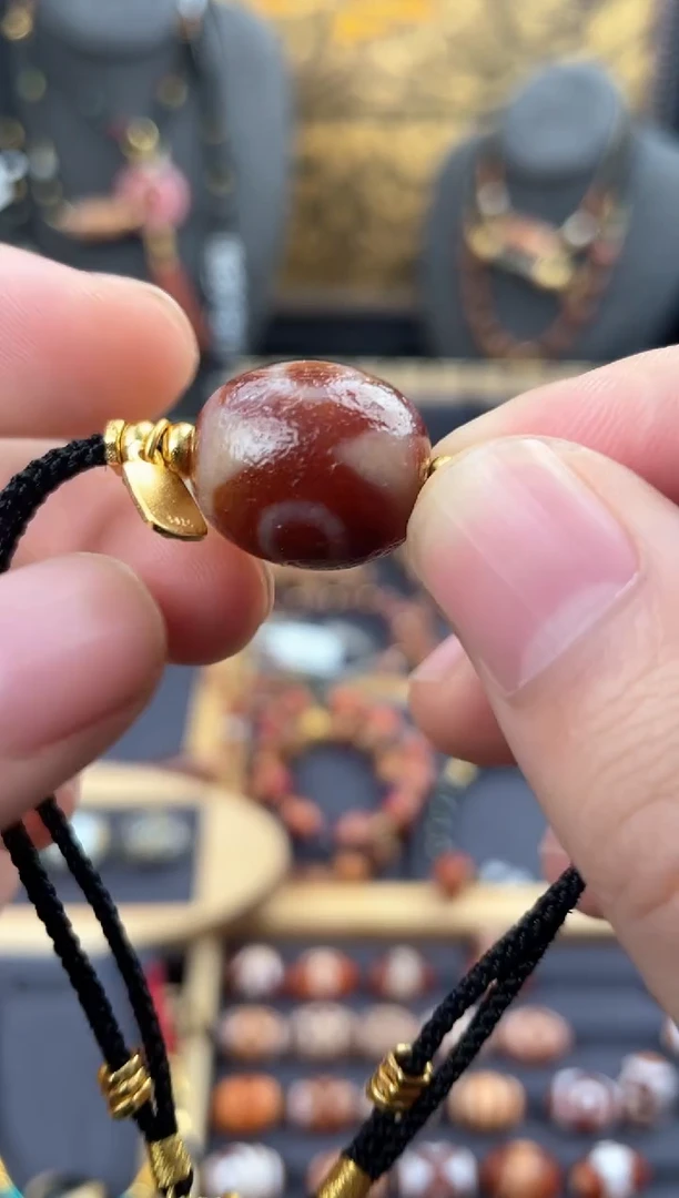 【闪购商品】玛瑙/玉髓颈饰未镶嵌美泓红肉熊猫三眼手编绳