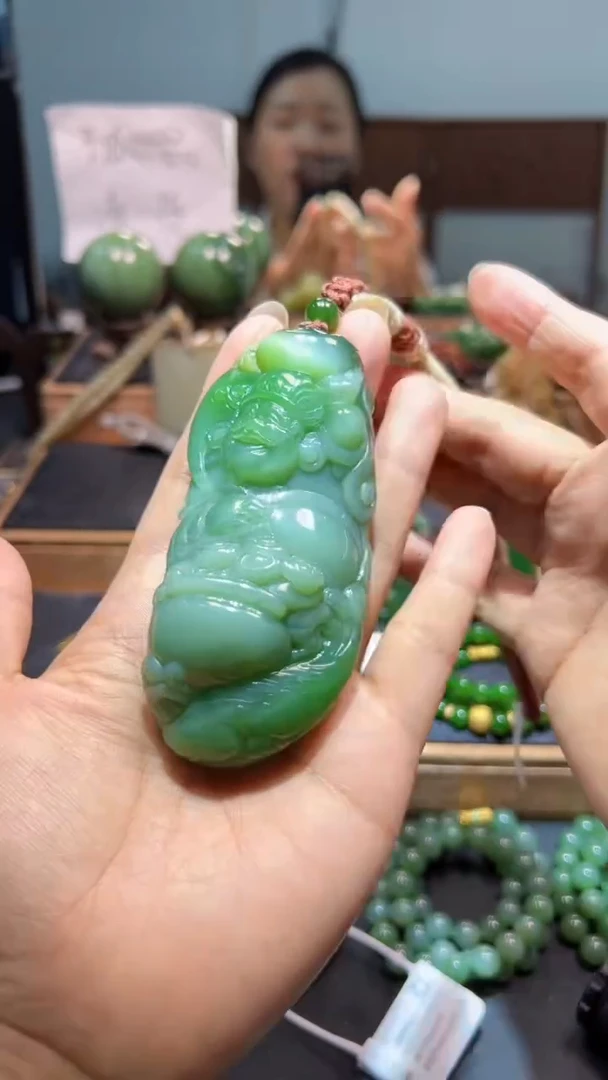 颈饰未镶嵌和田玉（碧玉）1