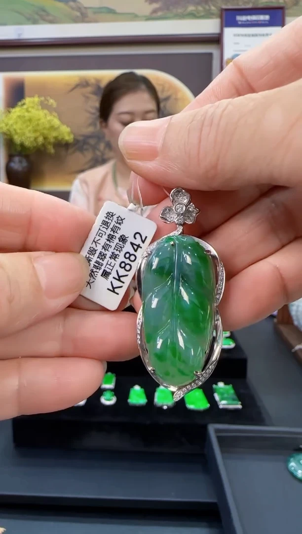 颈饰18K金镶嵌翡翠KK8842叶子