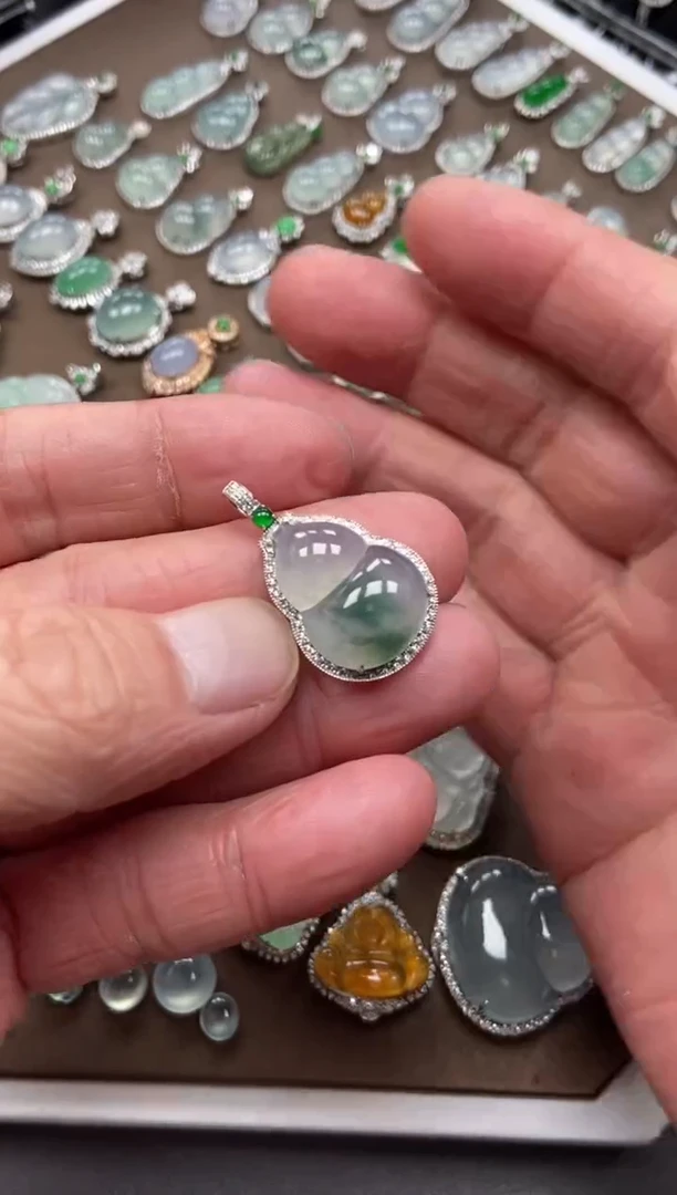 【闪购商品】翡翠颈饰未镶嵌葫芦