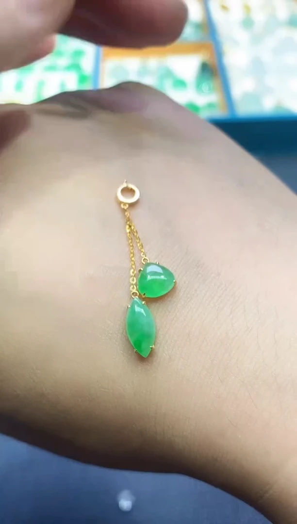 翡翠18K金镶嵌颈饰250610144