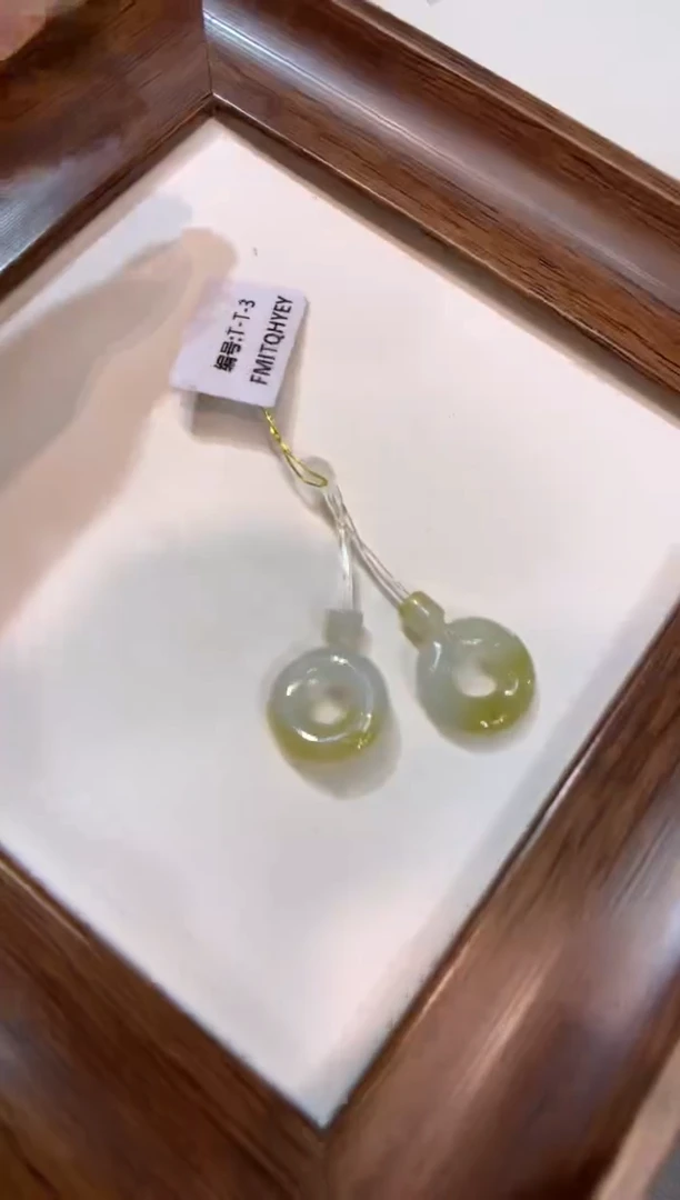 颈饰未镶嵌翡翠甜甜圈 一对
