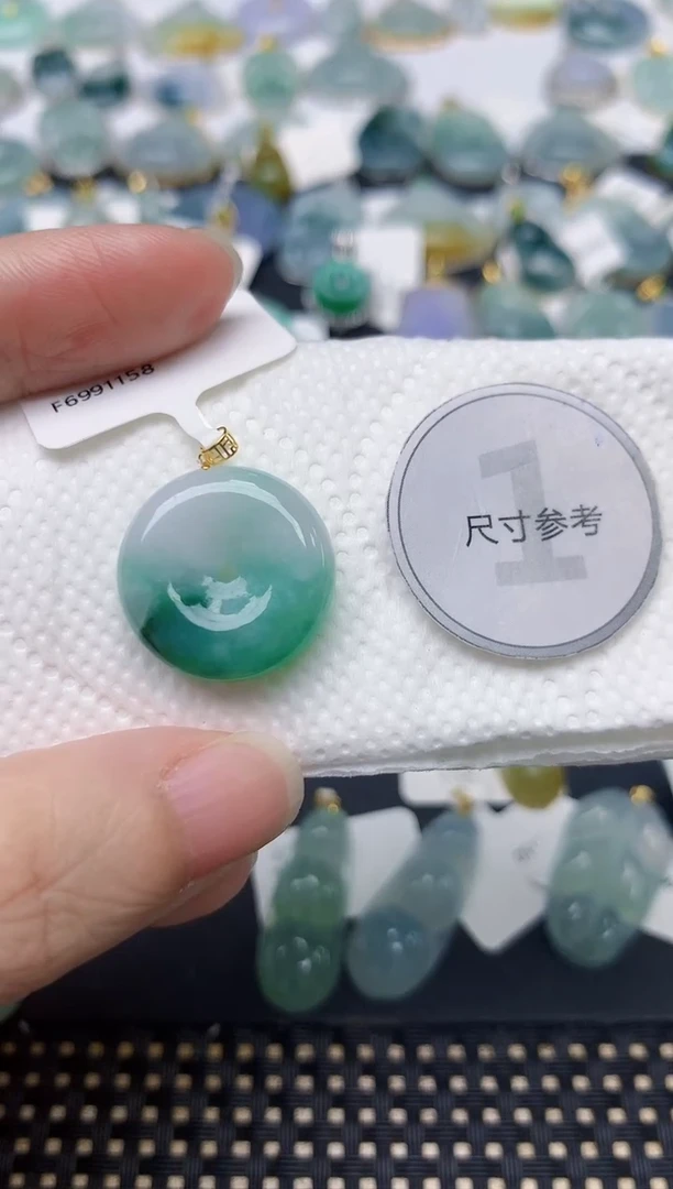 颈饰18K金镶嵌翡翠天然缅甸A货翡翠