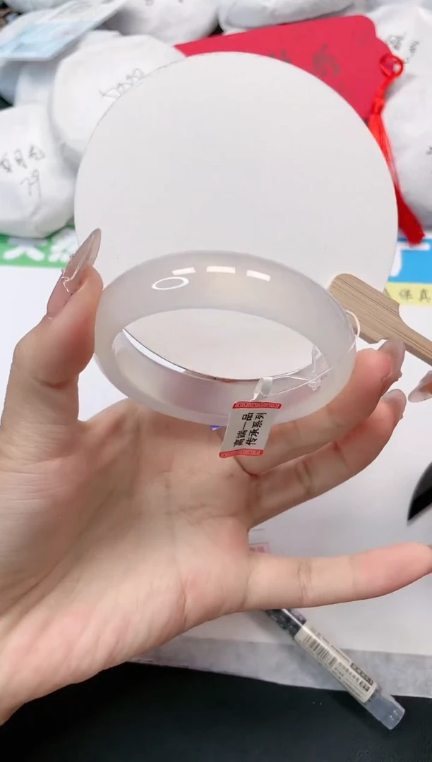 【闪购商品】石英质玉手镯未镶嵌68-58