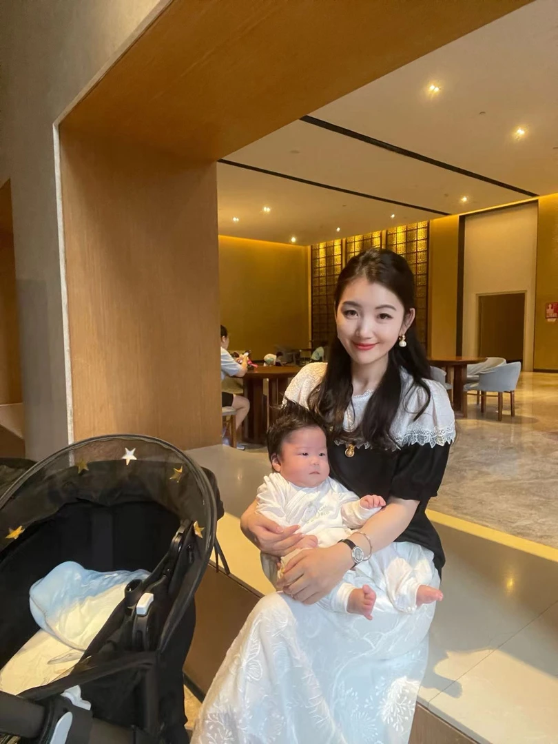 【绣花冠乐绉】CHUN家时尚百搭夏季宽松桑蚕丝弹力缎上衣