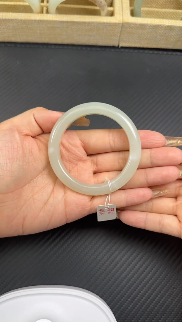 和田玉手镯未镶嵌且末微色差高青白偏白53+手镯