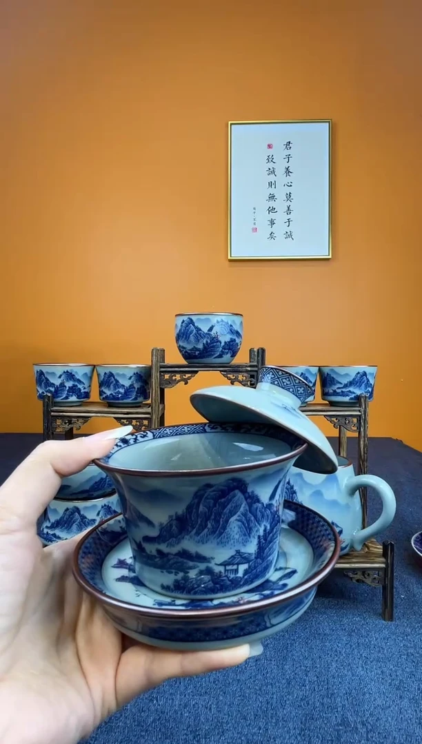 @*儿景德镇釉里红盖碗