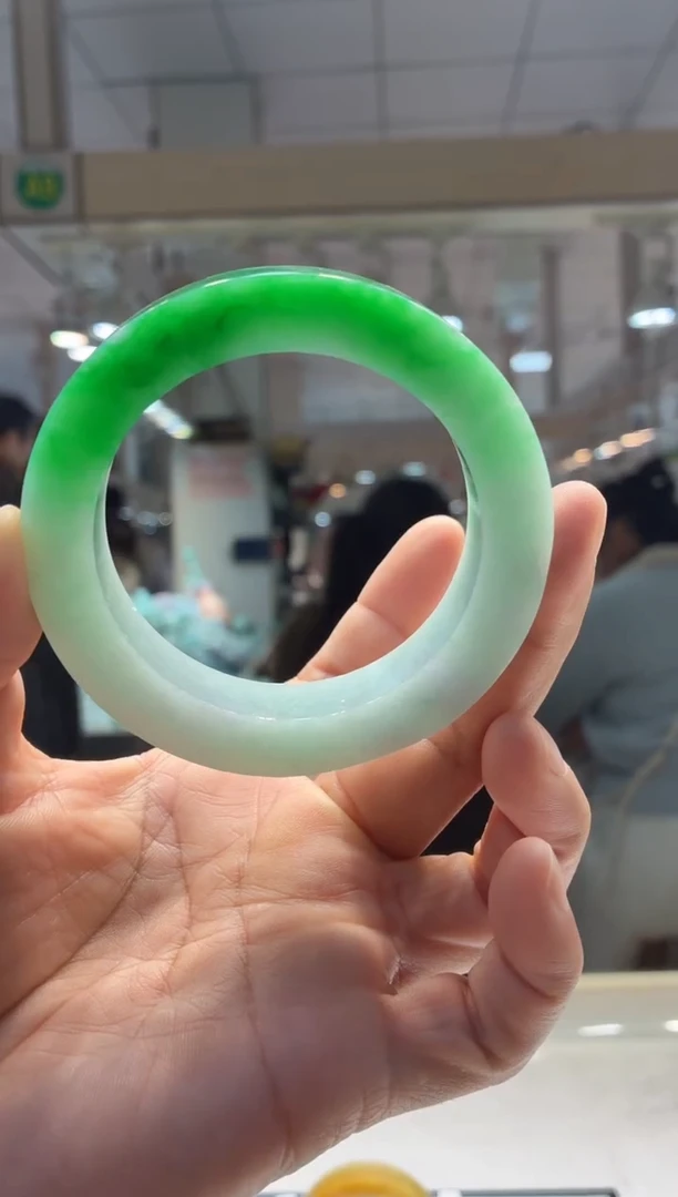 未镶嵌手镯定制翡翠参考价小六三开定金一万