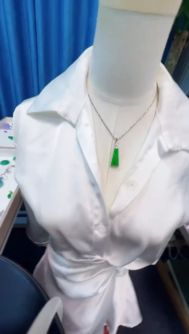 翡翠18K金镶嵌吊坠(不含链)6800