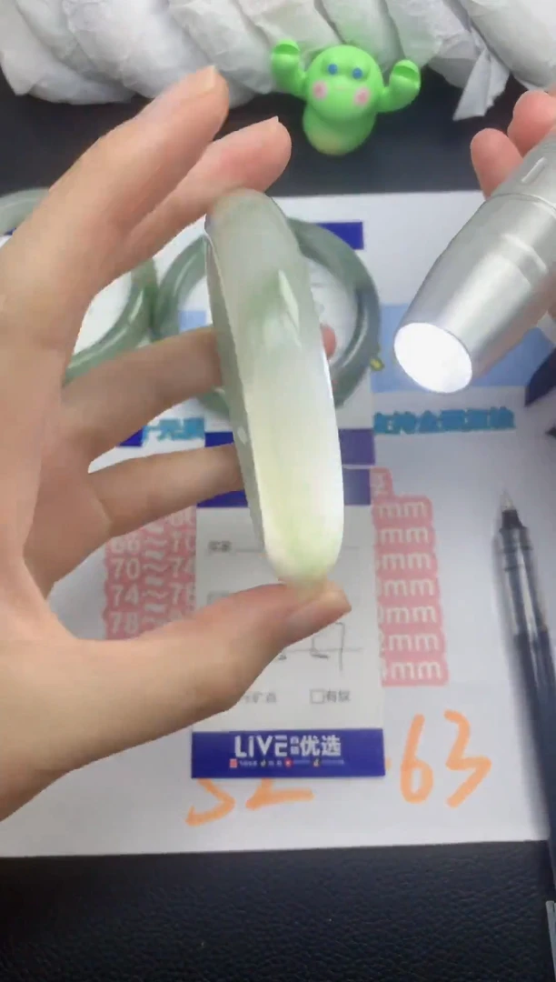 石英质玉手镯未镶嵌126