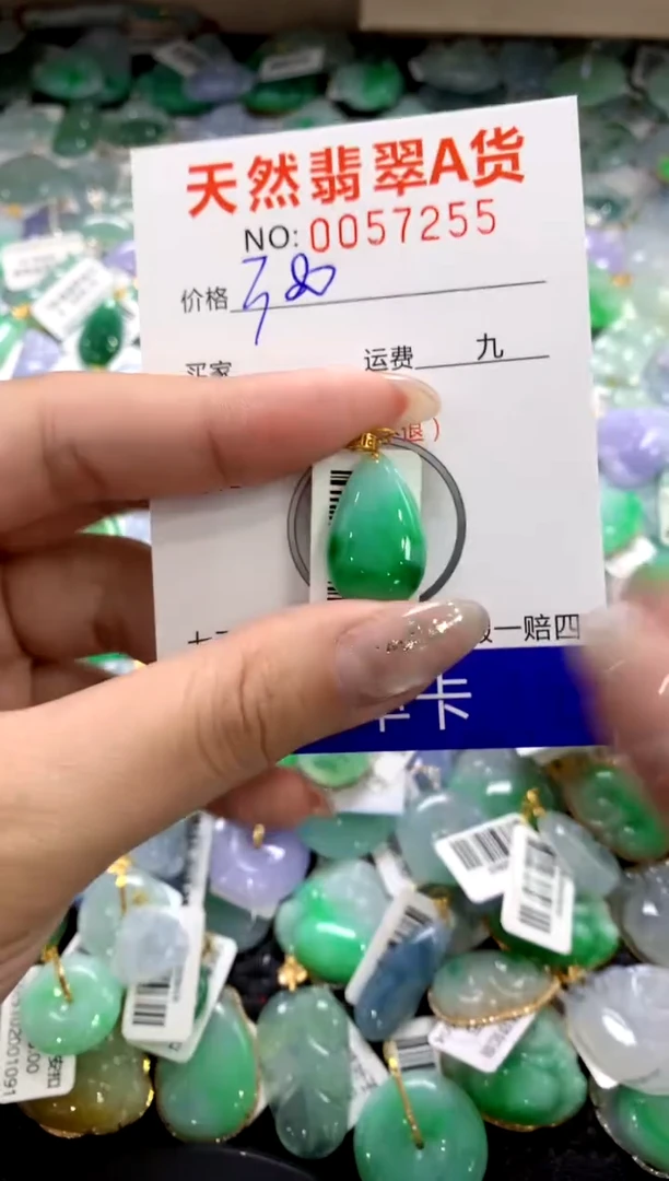 颈饰18K金镶嵌翡翠1111111111111111