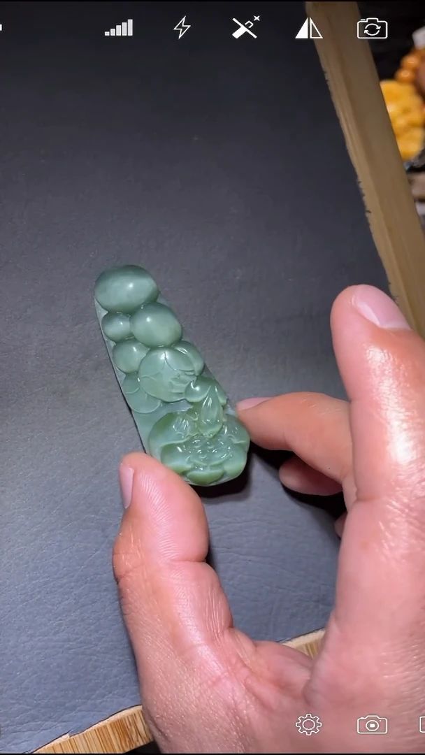 未镶嵌和田玉挂件QZ  呱呱来财