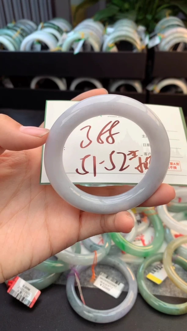 未镶嵌定制翡翠毛货需精细抛光+多人