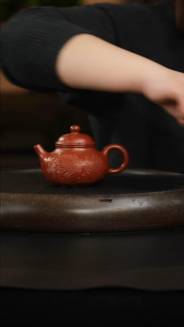 茶壶紫砂朱泥 容天 （八刀刻龙凤）