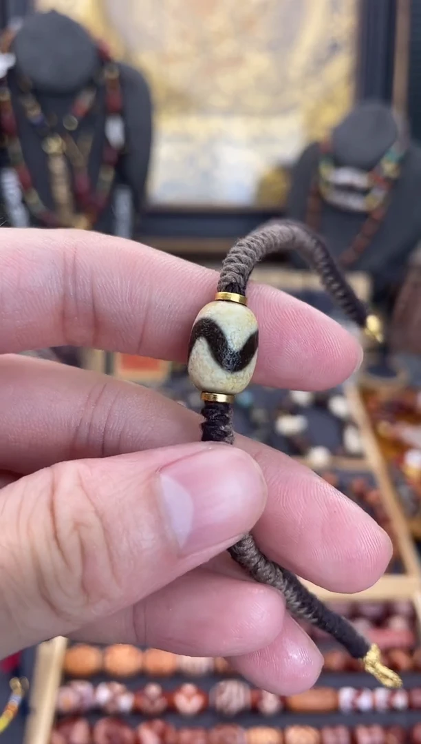 玛瑙/玉髓（覆膜）颈饰未镶嵌美泓老牙黄虎牙手串