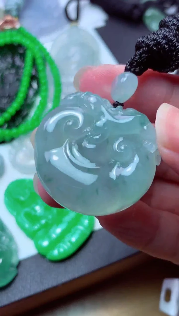 翡翠未镶嵌颈饰南***粟天然翡翠A货