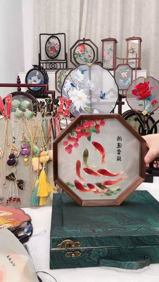 扇子苏绣作品手工摆台