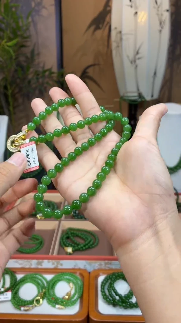 颈饰未镶嵌和田玉（碧玉）8阳绿无矿锁骨链