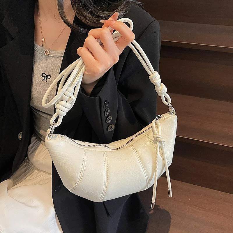 超火小众包包女2025新款春夏季百搭斜挎包流行爆款单肩腋下牛角包