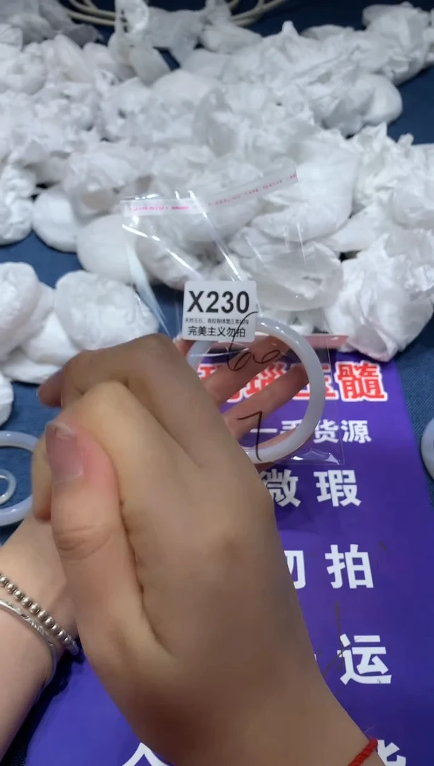 玛瑙/玉髓手镯未镶嵌60