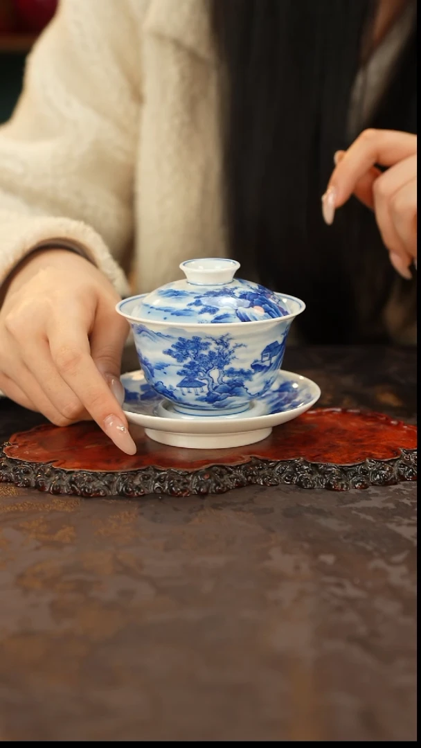 青花手绘山水三才盖碗