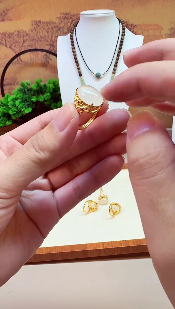 和田玉戒指14K金镶嵌J06