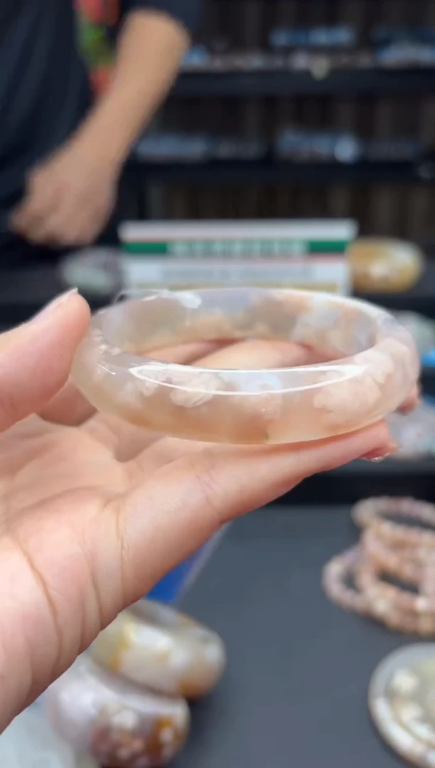 【闪购商品】石英质玉手镯未镶嵌782（62圈）