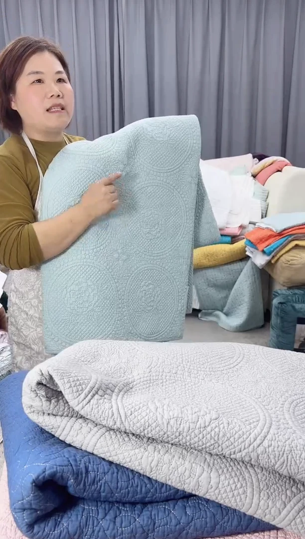 棉1.8*2.2浅蓝花好月圆纯棉床盖