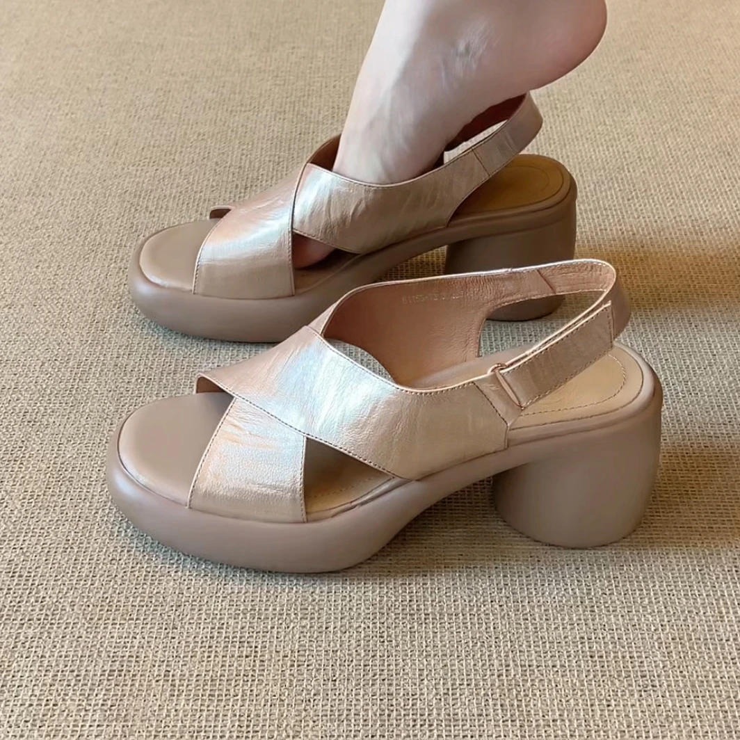 RubyL/7cm2025年夏季时尚街头风舒适透气增高粗跟露趾凉鞋女款