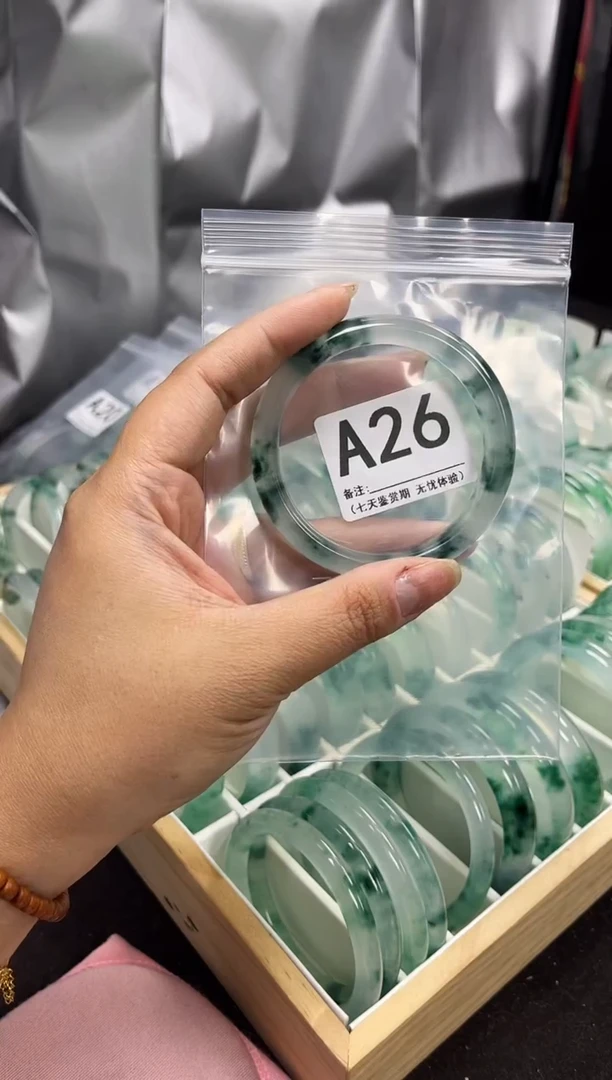 【闪购商品】石英岩玉手镯未镶嵌A26