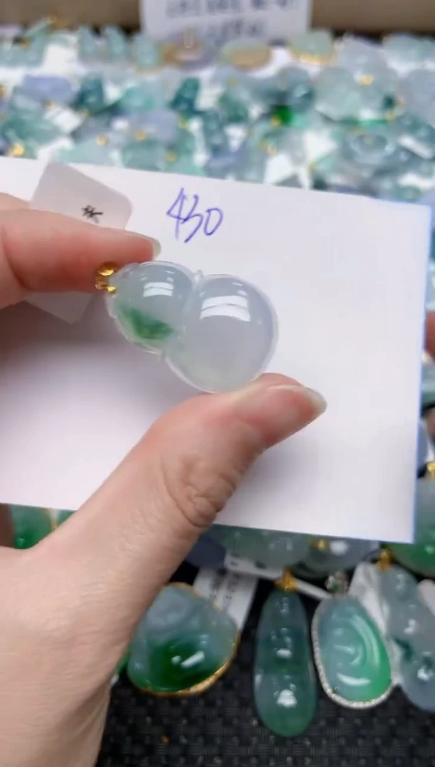 翡翠18K金镶嵌颈饰天然缅甸A货翡翠